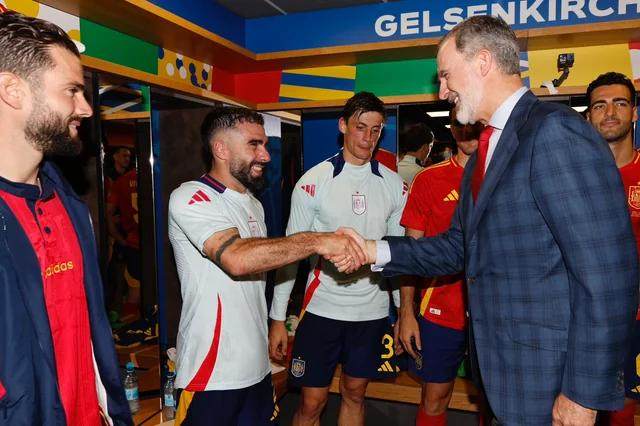 开云体育官网-西国王道贺出线：亚马尔镇定自若，威廉斯半裸接驾