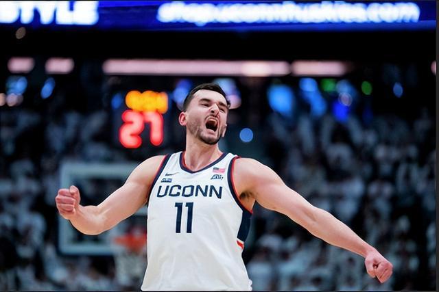 开云体育APP-卡拉班：待满大学生涯的康大前锋 位居2026次轮但身价直冲首轮